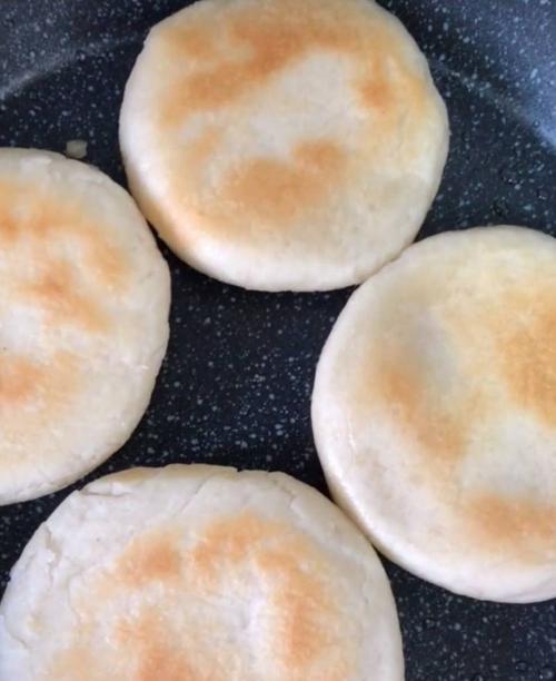 手把手教你制作美味的油酥烧饼（15个步骤轻松掌握）