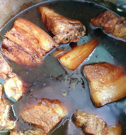 香卤五花肉的做法（教你轻松做出满口回味的美食）