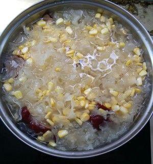 银耳红枣马蹄糖水的制作方法（营养美味的健康饮品）