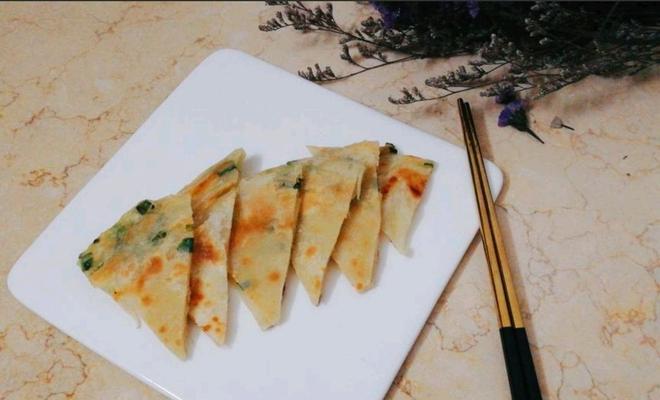 手把手教你制作香喷喷的葱油饼（传统美食制作）