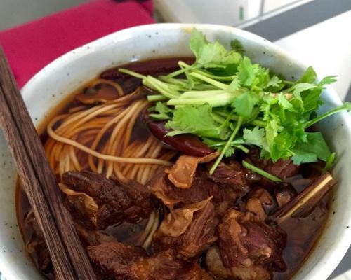 香辣香菇牛肉面制作方法（家庭美食）