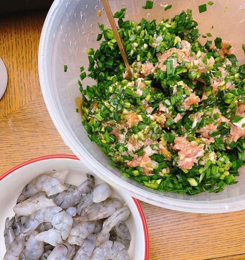 美味饺子的制作教程（用虾仁韭菜鸡蛋馅儿尝鲜）