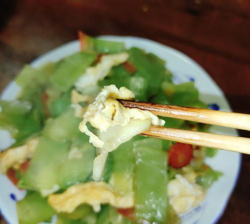 莴笋花的10种美食做法（探秘莴笋花的食用价值）