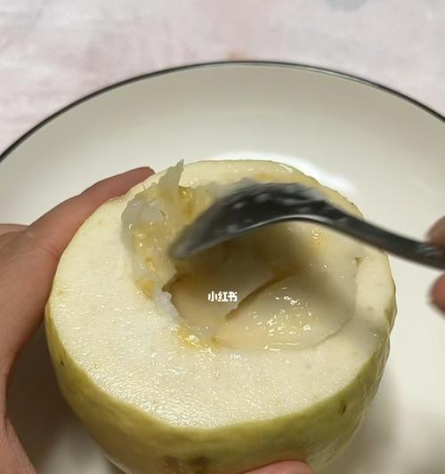 健康美味的酸梅番石榴制作方法（以酸梅和番石榴为主要食材）