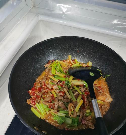 一口酸辣子炒牛肉，口感超棒（学会这个做法）