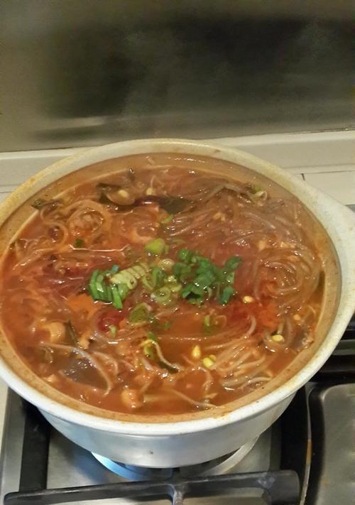 酸菜肉丝粉丝汤的制作方法（味道鲜美）