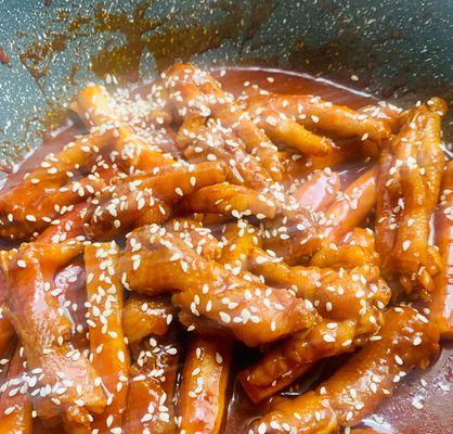 一起来学做酸菜辣鸡爪煲（家常美食）