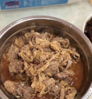 酸菜炖排骨，美味又养生（传统家常菜）