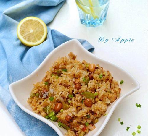 酸菜炒饭，让你爱上家常菜（轻松学会制作美味的酸菜炒饭）