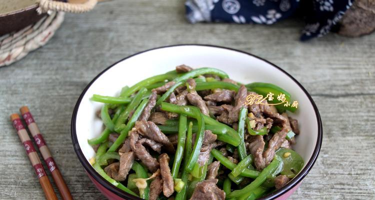 双椒秀珍菇炒牛肉，味蕾享受的美味佳肴（以双椒为主要调料）