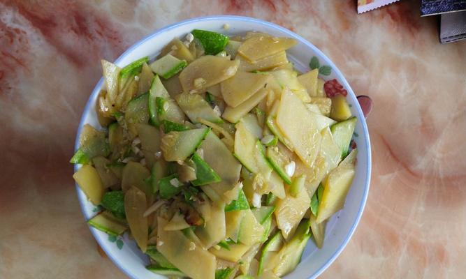 双椒土豆片，美味可口的川菜佳品（手把手教你制作地道的双椒土豆片）