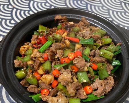 学会制作美味的双椒炒牛腩（用四川特色调味）