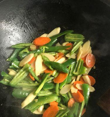 山药粉丝胡萝卜炒甘蓝——美味健康菜肴的制作法