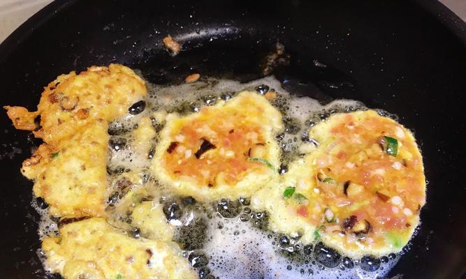 美味可口的山芹鸡蛋虾仁饺（学会制作口感丰富的美味小食品）